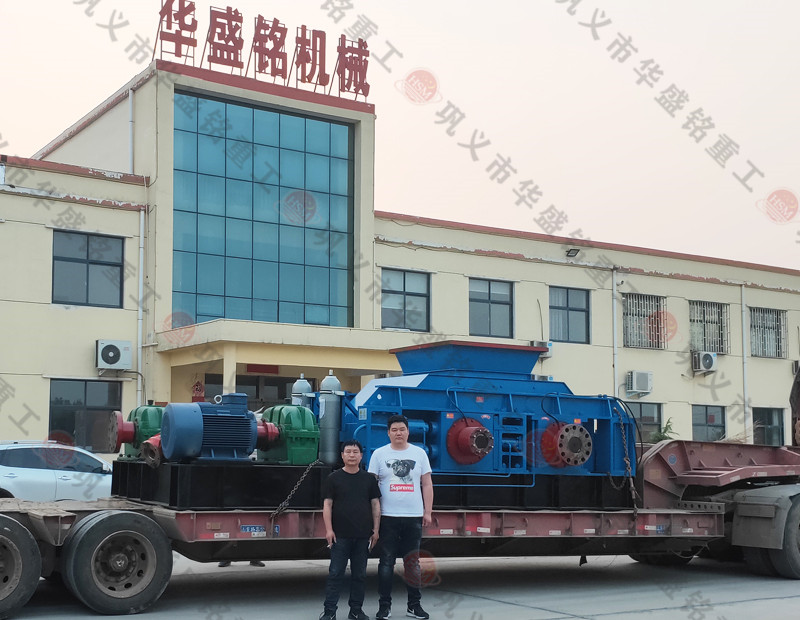 大型液压对辊凯发旗舰厅官网发货现场